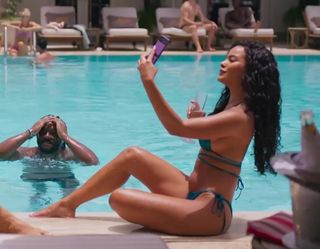 Bella Campos feet photo thumbnail