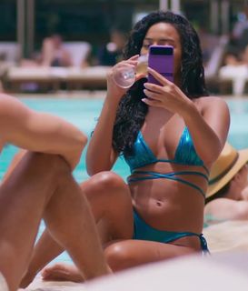 Bella Campos feet photo thumbnail