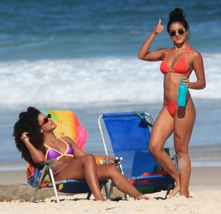 Bella Campos feet photo thumbnail