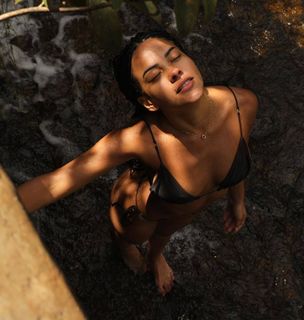 Bella Campos feet photo thumbnail