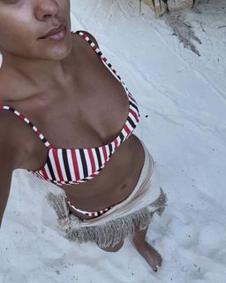 Bella Campos feet photo thumbnail