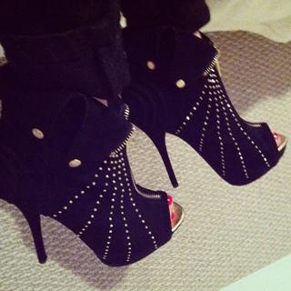 Bella Falconi feet photo thumbnail