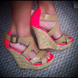 Bella Falconi feet photo thumbnail