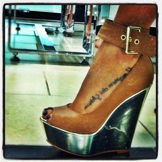 Bella Falconi feet photo thumbnail