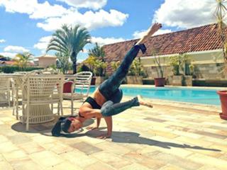 Bella Falconi feet photo thumbnail