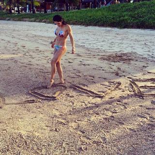 Bella Falconi feet photo thumbnail