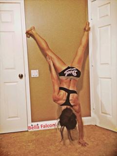 Bella Falconi feet photo thumbnail