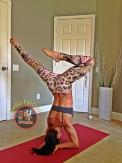 Bella Falconi feet photo thumbnail