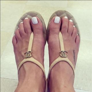 Bella Falconi feet photo thumbnail