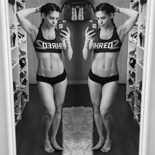Bella Falconi feet photo thumbnail
