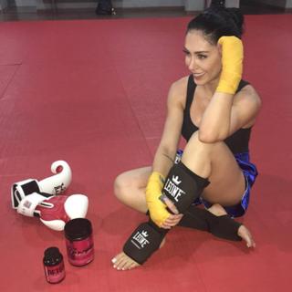 Bella Falconi feet photo thumbnail