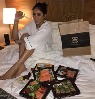 Bella Falconi feet photo thumbnail