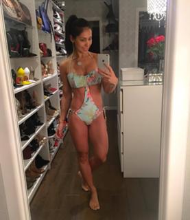 Bella Falconi feet photo thumbnail