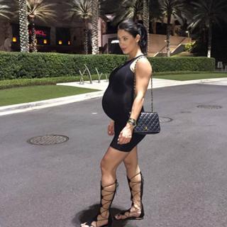 Bella Falconi feet photo thumbnail