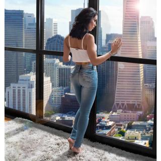 Bella Falconi feet photo thumbnail