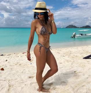 Bella Falconi feet photo thumbnail