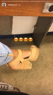 Bella Falconi feet photo thumbnail