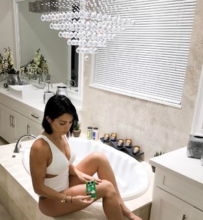 Bella Falconi feet photo thumbnail