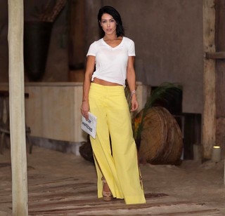 Bella Falconi feet photo thumbnail