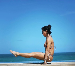 Bella Falconi feet photo thumbnail