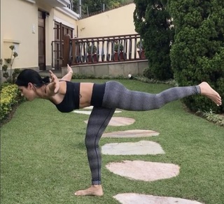 Bella Falconi feet photo thumbnail