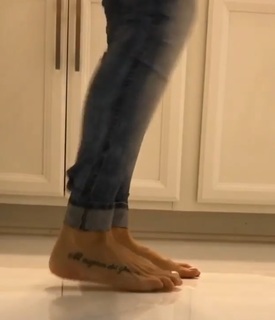 Bella Falconi feet photo thumbnail