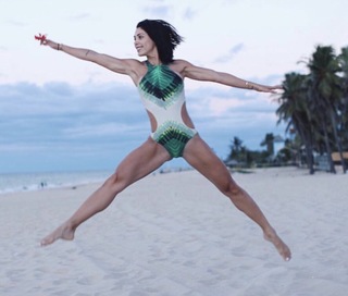 Bella Falconi feet photo thumbnail