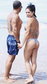 Bella Falconi feet photo thumbnail