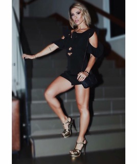 Bella Falconi feet photo thumbnail