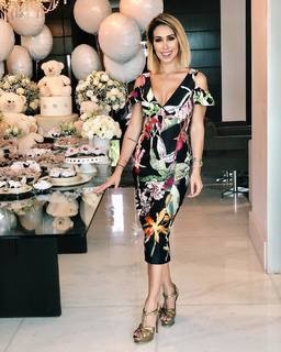 Bella Falconi feet photo thumbnail