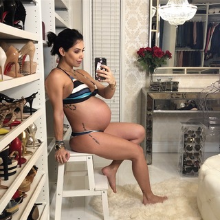 Bella Falconi feet photo thumbnail