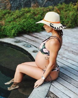 Bella Falconi feet photo thumbnail