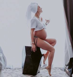 Bella Falconi feet photo thumbnail