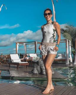 Bella Falconi feet photo thumbnail