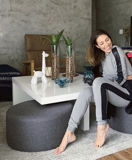 Bella Falconi feet photo thumbnail