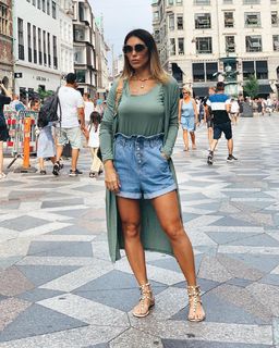 Bella Falconi feet photo thumbnail