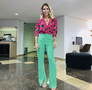 Bella Falconi feet photo thumbnail