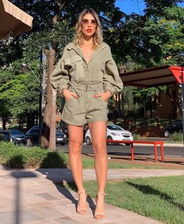 Bella Falconi feet photo thumbnail