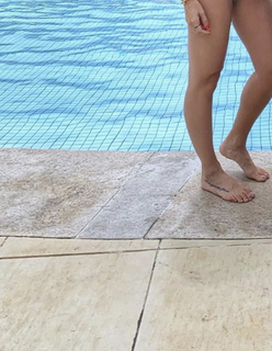 Bella Falconi feet photo thumbnail