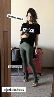 Bella Falconi feet photo thumbnail