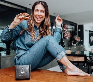 Bella Falconi feet photo thumbnail