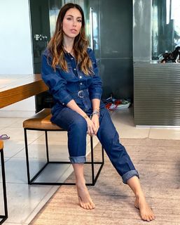 Bella Falconi feet photo thumbnail