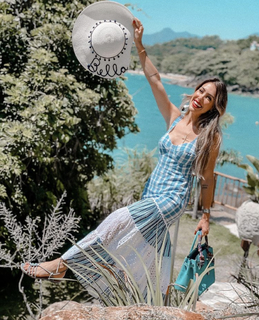 Bella Falconi feet photo thumbnail