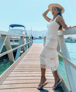 Bella Falconi feet photo thumbnail