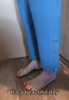 Bella Falconi feet photo thumbnail