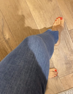 Bella Falconi feet photo thumbnail