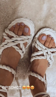 Bella Falconi feet photo thumbnail