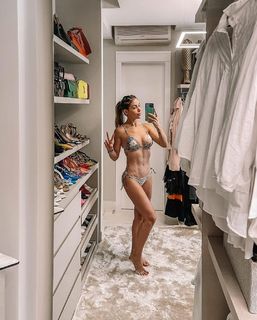 Bella Falconi feet photo thumbnail