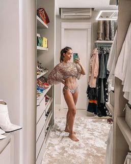 Bella Falconi feet photo thumbnail