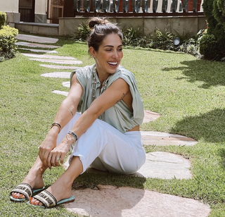 Bella Falconi feet photo thumbnail